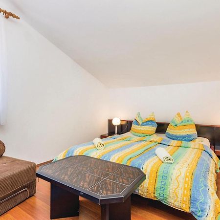 Lovely Apartment In Kampor With Kitchen Exteriör bild