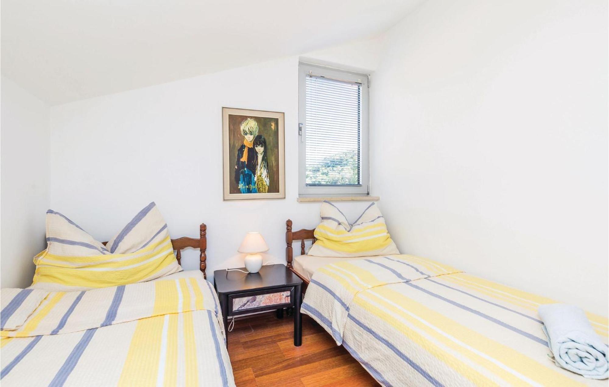 Lovely Apartment In Kampor With Kitchen Exteriör bild