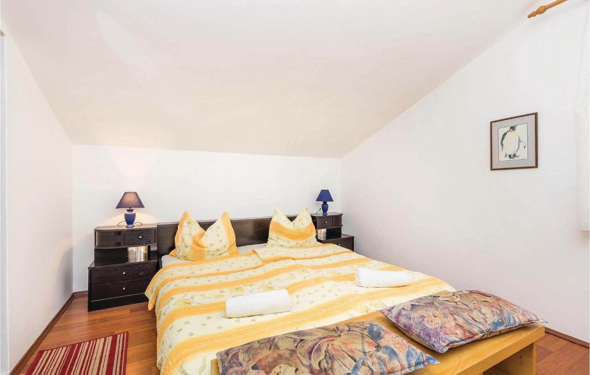 Lovely Apartment In Kampor With Kitchen Exteriör bild