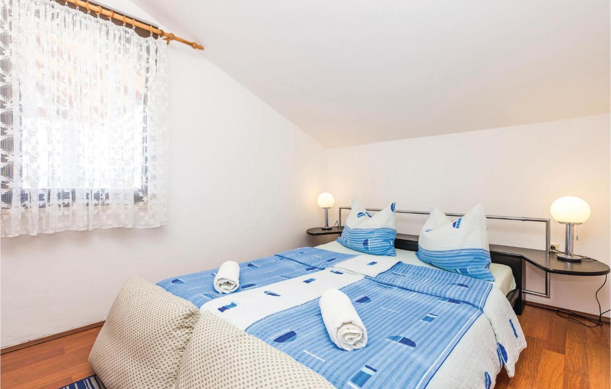 Lovely Apartment In Kampor With Kitchen Exteriör bild