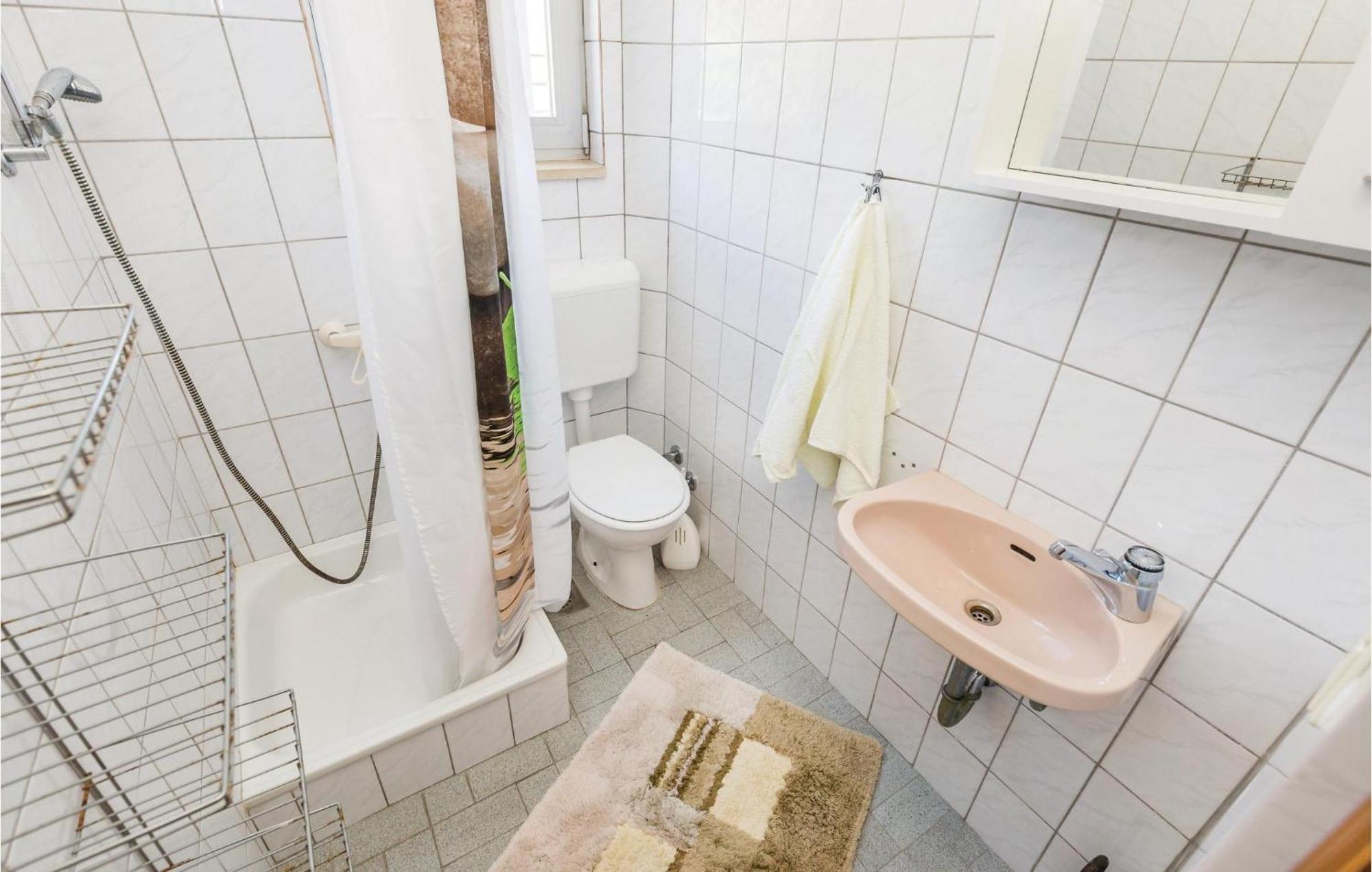 Lovely Apartment In Kampor With Kitchen Exteriör bild